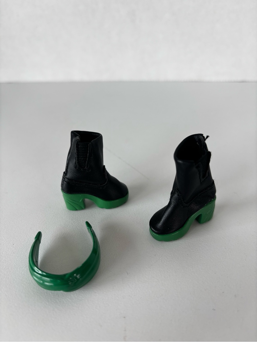 Zuru Fashion Mini Brands Fashion Series 3 Chunky Boots and Headband